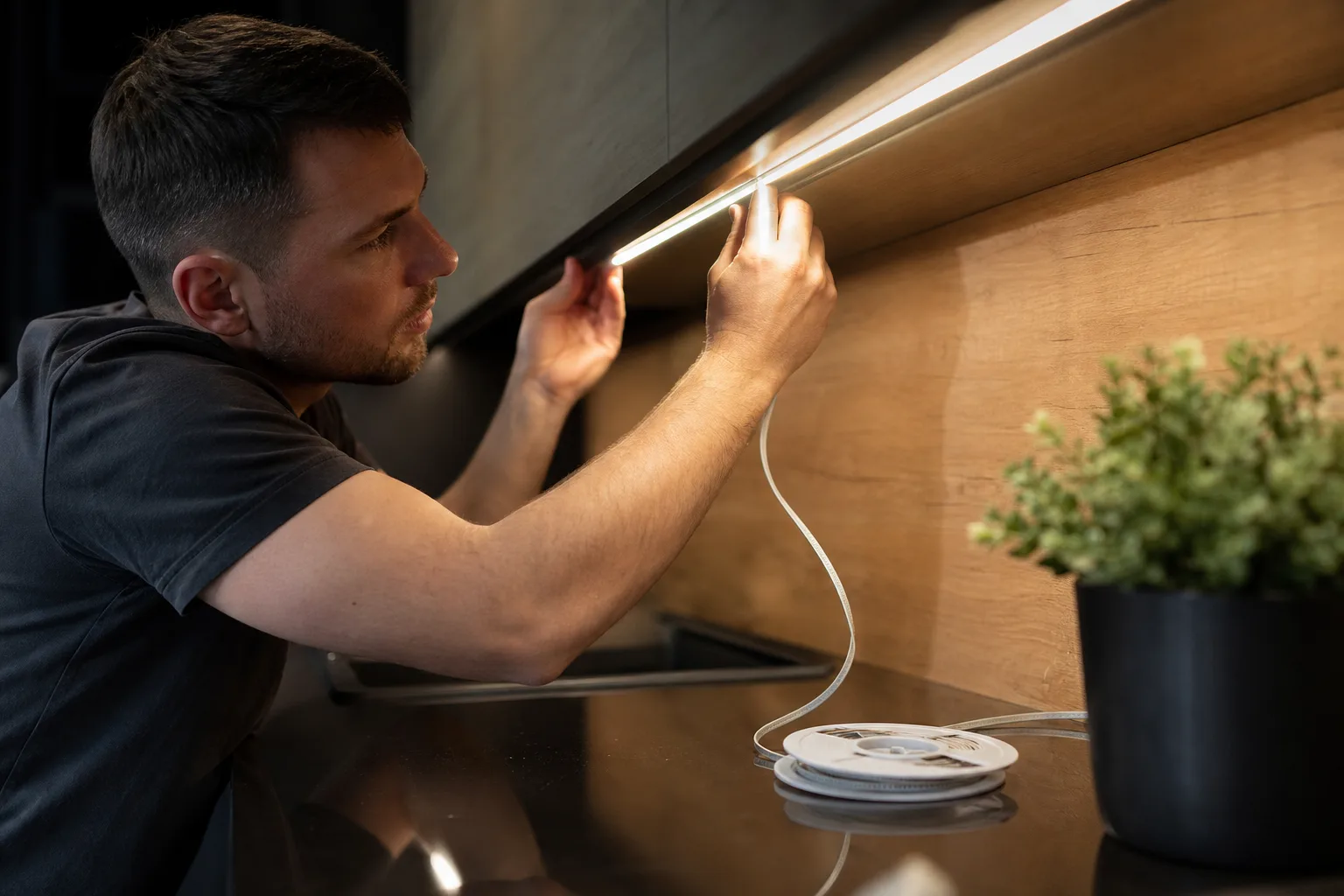 LED szalag felhasználás okosan: melyik típust válaszd otthonra, üzletbe vagy kültérre?